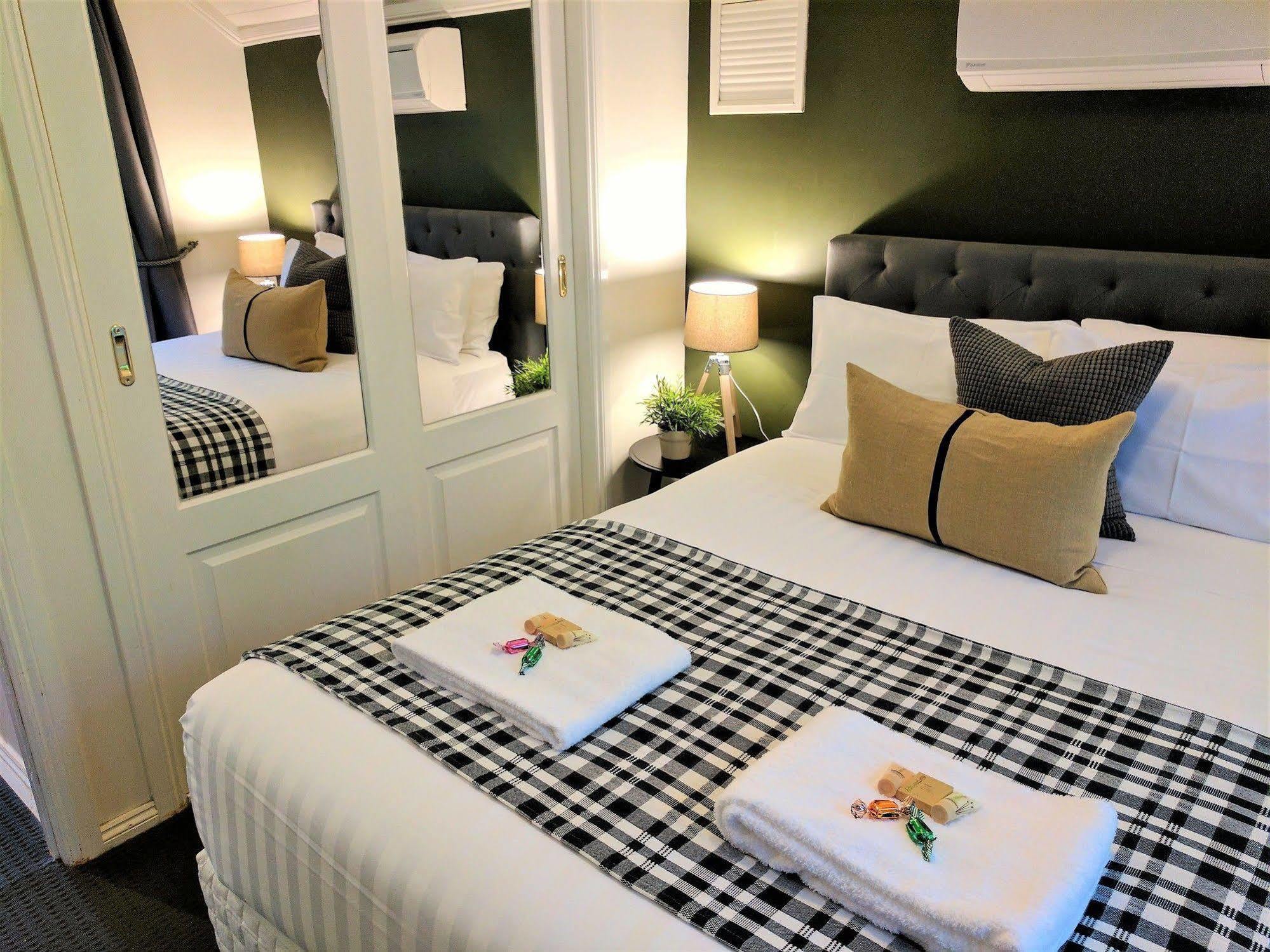 Annie Roes Luxury B&B Bend of Islands Extérieur photo